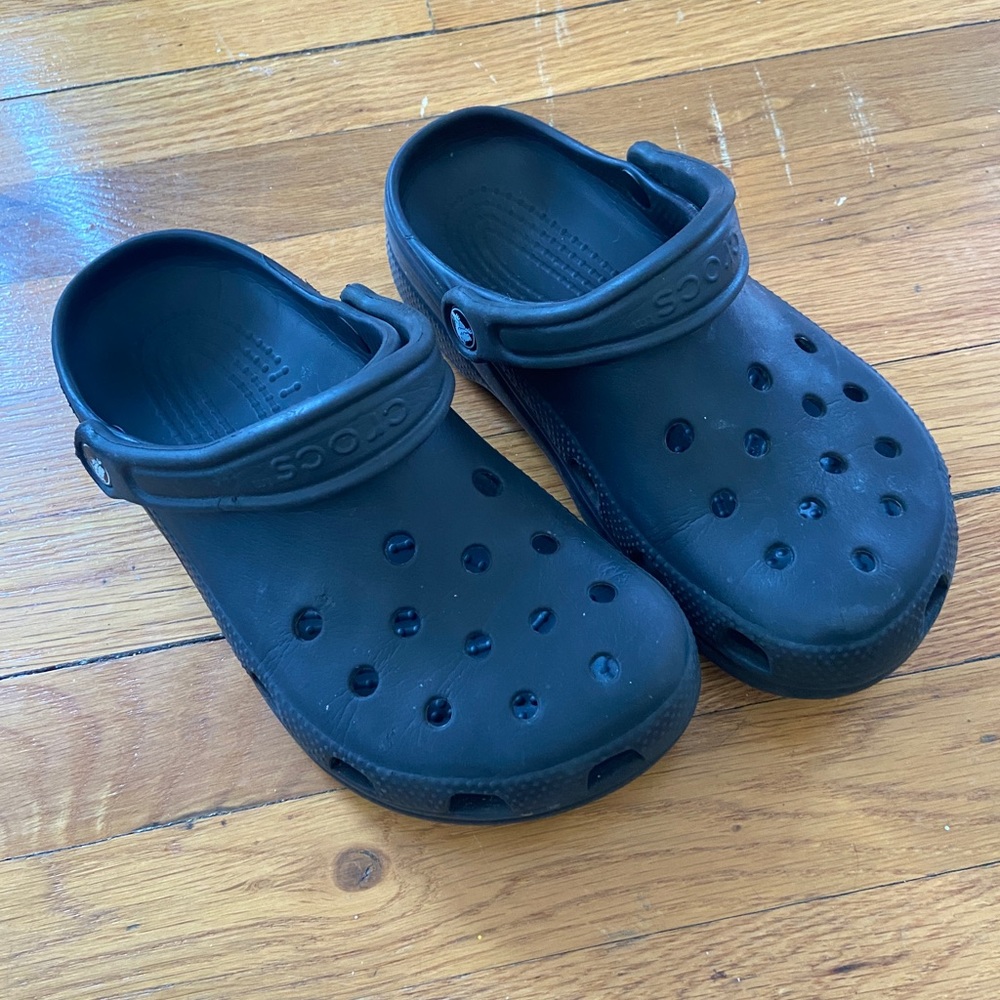 Black Crocs